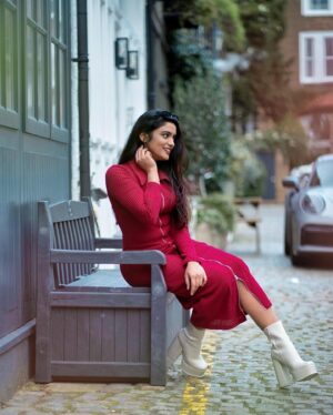 Roopa Koduvayur Instagram - Sometimes I feel that all I need is a 6 month vacation, jus twice a year ..!!🥲
@photosbyjulakanti 
.
.
.
.
.
.
.
.
.
.
.
.
.
.
.
.
.
.
.
.
.
.
.
.
.
.
.
#nottinghill #smile #colorful #nottinghillcarnival  #streetphotography