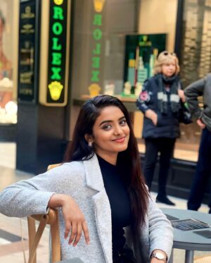 Roopa Koduvayur Instagram - You don’t have competition when u are manifesting ur own lane..!!
.
.
.
.
.
.
.
.
.
.
.
#classy #blazer #chocolate #lover #chocolatecake #bossy #potraitphotography