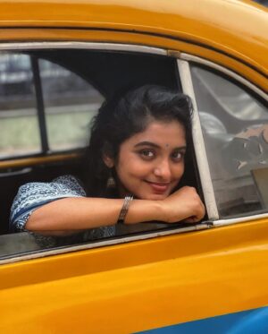 Roopa Koduvayur Instagram - This city,jus felt like a vintage cinema set in this modern world..!! #kolkata #konark 
.
.
.
.
.
.
.
.
.
.
.
.
.
.
.
.
.
.
.
.
.

 #yellowcab #kolkatadiaries #konark #indianarchitecture #heritage #rickshawride #nostalgia