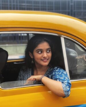 Roopa Koduvayur Instagram - This city,jus felt like a vintage cinema set in this modern world..!! #kolkata #konark 
.
.
.
.
.
.
.
.
.
.
.
.
.
.
.
.
.
.
.
.
.

 #yellowcab #kolkatadiaries #konark #indianarchitecture #heritage #rickshawride #nostalgia