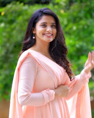 Roopa Koduvayur Instagram - #mrpregnant #promotions #august18 
Wearing this classy outfit from @maguvabyss 🪷
Styling @rashmitha_reddy_junna