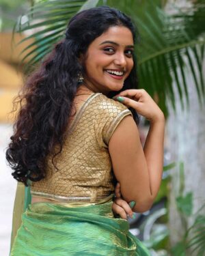Roopa Koduvayur Instagram - New beginnings ✨
Wearing @houseofthorani 
Styled by @daleenaprathiba 
Pc @akash.manda 
.
.
.
.
.
.
.
.
.
.
.
.
.
.
.
.
.
.
.
.
.
.
.
.
.
#roopakoduvayur 
#happyholi #newbeginnings #pooja