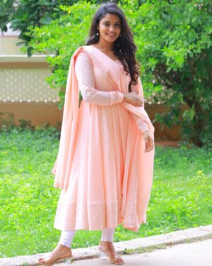 Roopa Koduvayur Instagram - #mrpregnant #promotions #august18 
Wearing this classy outfit from @maguvabyss 🪷
Styling @rashmitha_reddy_junna