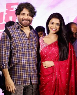 Roopa Koduvayur Instagram - Nag sir u have made our day a memorable one with ur charismatic presence..!! Thanku audience for the response for Mr pregnant trailer 🫃🏻👶🏻we assure u that we gonna deliver a worth watching film on august 18 ..👨‍🍼 
Wearing @bhargavi.amirineni ♥️
#mrpregnant
@srinivasvinjanampati 
@appi.reddy 
@mic_movies 
@ravisajjala 
@abhishekreddy2222 
@nizarshafi 
@sravanbharadwajmusic
@prawinpudi