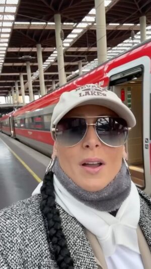 Rosa López Instagram - Gala “ALZA A VOZ CONTRA O SUICIDIO” 
🗓️13 de Abril 2024 
📍Pazo de Ferias y Congresos de Lugo

Es muy importante estar, apoyar y ser servir de altavoz en la lucha contra el suicidio. @stopsuicidiogalicia Gracias por la labor de información y de ayuda que prestáis a todos los gallegos ❤️

@xuntagalicia 

#stopsuicidio #apoyo #lucha
#galabenefica #concellolugo