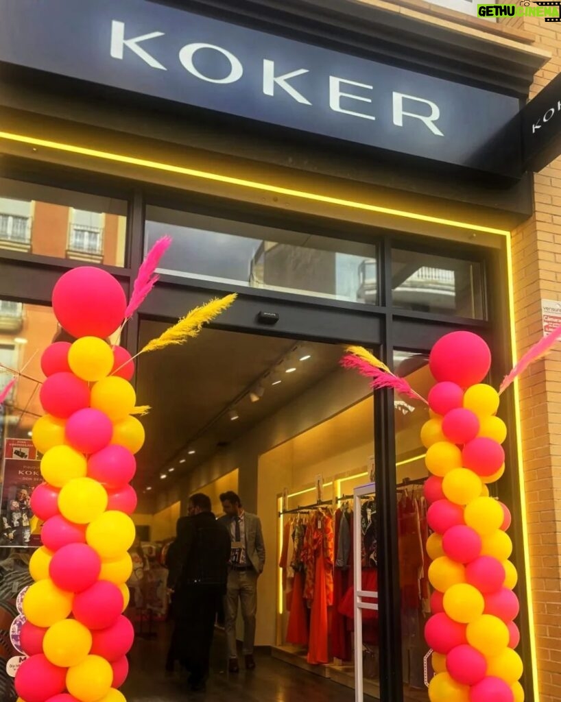 Rosa López Instagram - Súper inauguración ayer en Don Benito, gracias a todos por estar 🌌 #inauguración #koker #kokerstile #donbenito #becool #bedifferent #bekoker