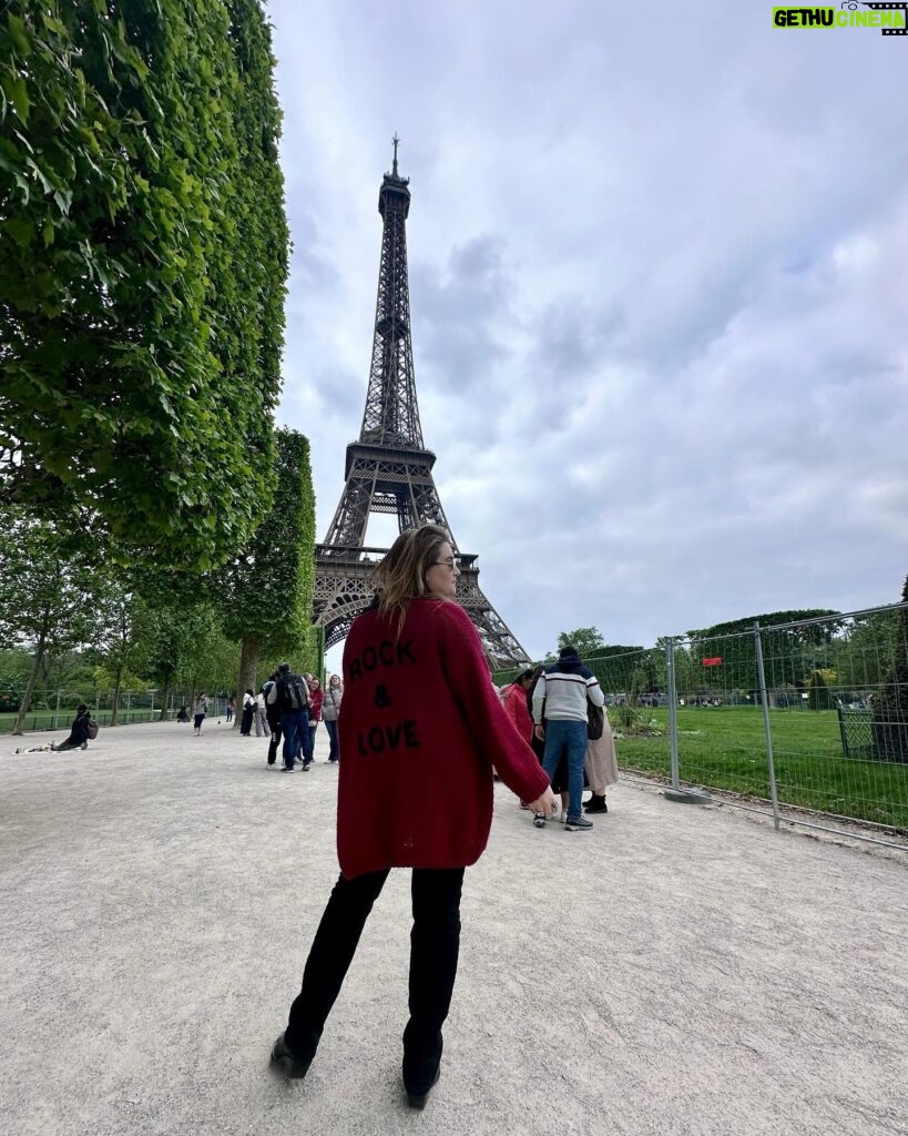 Rosa Linn Instagram - beautiful Paris 🤍