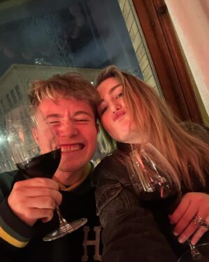 Rosa Linn Instagram - In a few hours! Universe (Italian version) with @alfaadf will be OUT!!!!!! 
So happy we got to do this again🤍🇮🇹