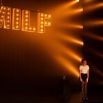 Rosalie Vaillancourt Instagram - Sur un nuage depuis ma première à Québec et celle à Montréal! Depuis trois mois je vis un rêve… je me suis mariée avec un homme terriblement sexy, ma fille parle tout le temps, les critiques ont aimé le spectacle et surtout, le public est au rendez-vous! Le show vient de sortir et on a déjà dépassé les 25 000 BILLETS VENDUS! Je savais même pas que j’avais autant de monde dans ma famille! J’ai tellement peur de me réveiller et que finalement tout ça est un rêve et que je suis encore en couple avec mon chum du cégep qui sent le pot. Bref réveillez moi pas. Les photos sur scène : @sebastiendion Les autres photos c’est avec des fans: mes parents et mon copain.