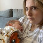 Rosalie Vaillancourt Instagram - Fête des mères: cadeau de dernière minute!? Des billets pour mon spectacle Milf! Par contre, attention de lui donner avec une couche parce que ça se peut qu’elle s’échappe. Vous pouvez aussi acheter des fleurs mais c’est super plate parce que votre mère rira pas du tout. Je profite de ce post 100% pub pour dire aussi bonne fête aux MILF du Québec.