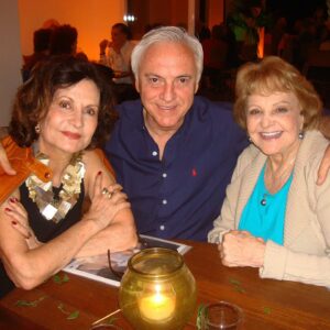 Rosamaria Murtinho Instagram - Rosamaria Murtinho, José Dias e Eva Todor na festa de aniversário de Aracy Cardoso em 2012. Foto: Marcelo Del Cima. 
#rosamariamurtinho 
#evatodor 
@patlima 
@joses.dias2020