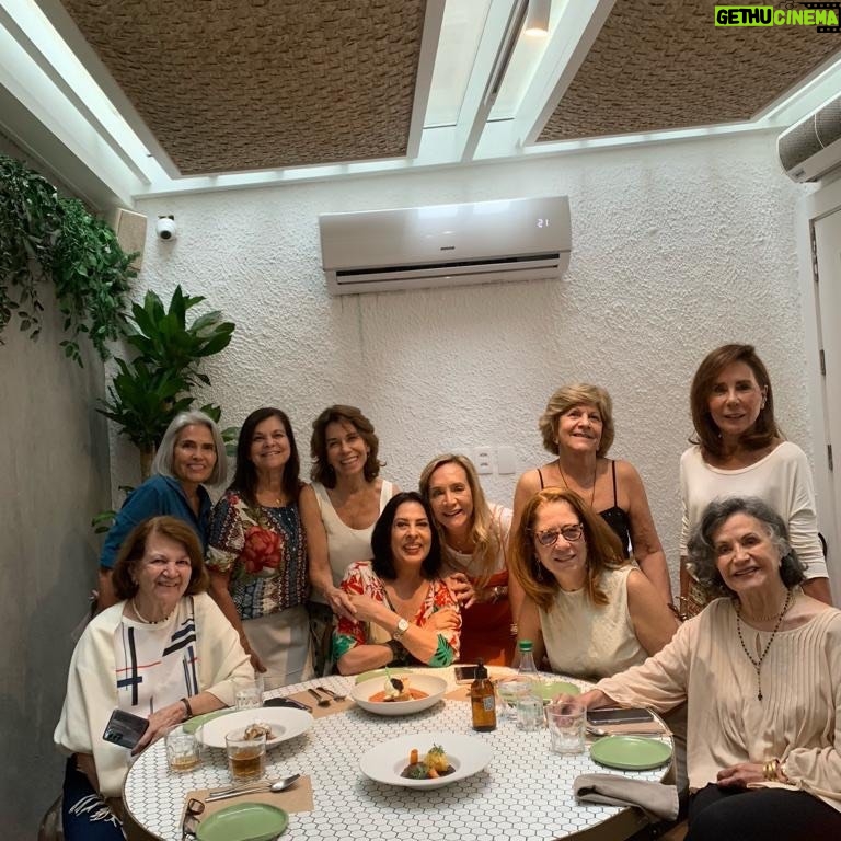 Rosamaria Murtinho Instagram - ANIVERSÁRIO DE MARIA LUÍSA DE MENDONÇA NO RUDÁ COM AS AMIGAS