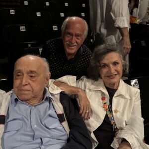 Rosamaria Murtinho Instagram - Na plateia da peça SER ARTISTA no Teatro dos 4 com Maurão e Ary Fontoura