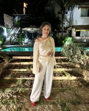 Rosamaria Murtinho Instagram - Me arrumei toda pimpona para o aniversário do meu maridão querido, parabéns Maurão