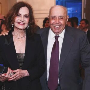Rosamaria Murtinho Instagram - Hoje esse meninão completa 93 anos e eu sou a mulher mais sortuda do mundo por compartilhar a maior parte da minha vida ao lado dele. O Mauro é divertido, brincalhão, amoroso e compreensivo, além de um pai incrível e um avô carinhoso. Olhando para o que construímos juntos apenas agradeço ao universo por estarmos de mãos dadas tirando cada pedra do caminho e solidificando cada vez mais nosso amor. Te amo, M❤️