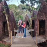 Rosanne Mulholland Instagram - Esta semana estivemos em Ibitipoca e não poderia ter sido mais delicioso e surpreendente. O @ibitiprojeto é espetacular, investindo em sustentabilidade, na natureza da região, na população local, em cultura e educação. Chegamos no final da tarde e começamos conhecendo uma grande e impressionante oca indígena, com uma energia única. E fomos presenteados com música da melhor qualidade em um piano de mais de 100 anos. Sem contar com a o acolhimento da equipe que nos recebeu com carinho e atenção. Obrigada @valentinaseabra pela experiência maravilhosa!🌿 ✨️