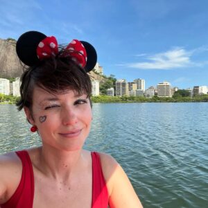 Rosanne Mulholland Instagram - Um dia lindo, uma mãe, um pai, um filhote, um calor absurdo, uma paisagem absurda, despedida de Carnaval.e um amor absuuuurdooooooo. ❤️