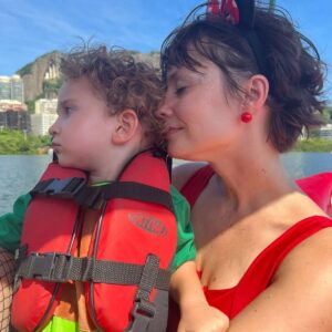 Rosanne Mulholland Instagram - Um dia lindo, uma mãe, um pai, um filhote, um calor absurdo, uma paisagem absurda, despedida de Carnaval.e um amor absuuuurdooooooo. ❤️
