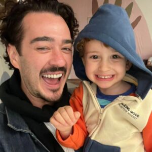 Rosanne Mulholland Instagram - Amor, agradeço todo dia pelo pai que você é. Pelo seu amor, sua leveza, sua sensibilidade, seu senso de humor, sua dedicação e tantas outras coisas. Você é um pai apaixonado e apaixonante. Davi tem muita sorte. E eu também. Tudo fica mais gostoso quando você tá por perto. Amo ver vocês juntos.  Te amo e te admiro @omarcosveras ❤️