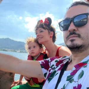 Rosanne Mulholland Instagram - Um dia lindo, uma mãe, um pai, um filhote, um calor absurdo, uma paisagem absurda, despedida de Carnaval.e um amor absuuuurdooooooo. ❤️