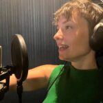 Rosanne Mulholland Instagram - Ano que vem faço minha estreia na Radio Filmes do Impossível. Primeiramente, como roteirista da história PENUMBRA, protagonizada por @julianadidone . Em seguida, como atriz, na história ALARME, de @jose_eduardo_belmonte , que é também diretor e criador desse projeto, além de meu amigo e diretor preferido. Quem ainda nâo conhece, são pequenos filmes sonoros para a imaginação. Já tem episódios de duas histórias disponíveis no Spotfi e no Deezer - @filmesdoimpossivel ✨️