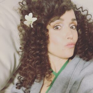 Rose Byrne Instagram - 🌼what’s🌼 up 🌼EP 7?! 🌼
@appletv 
@annieweisman 
@roryscovel