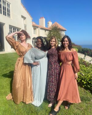Rose McIver Instagram - The Ghosts Ladies back in warmer days 💭 ☀️