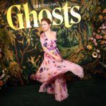 Rose McIver Instagram - 👗 @josephcassell1 💄 @kathyjeung 💇🏼‍♀️ @nikkiprovidence 💐 @jeffleatham