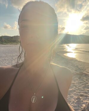 Rose Williams Instagram - The sound of coquís the taste of mofongo on sacred land in sweet waters. I 🫶🇵🇷