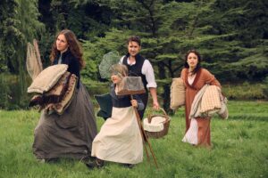 Rose Williams Instagram - @sanditon_official season 2 starts showing on @itv tonight at 9pm 🇬🇧💞🍃 introducing Heyrick Park 🌲🌳🎩 👒