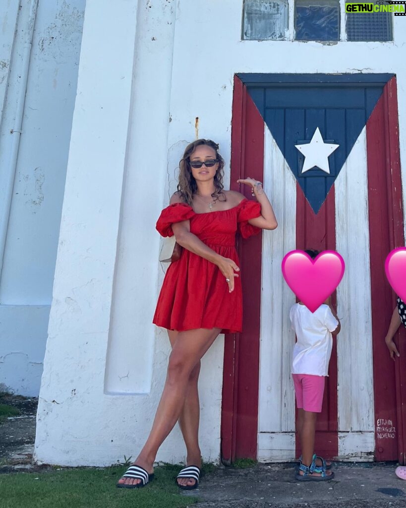 Rose Williams Instagram - The sound of coquís the taste of mofongo on sacred land in sweet waters. I 🫶🇵🇷