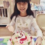 Rose Yu Instagram – 下個週末就是母親節囉！喬喬說父兼母職的喬爸我也有一個冰淇淋母親節蛋糕 😍🤣🥳，茉莉花覆盆子石榴 香草的口味真的有驚豔到，直接就在店裡嗑掉這個蛋糕 😋