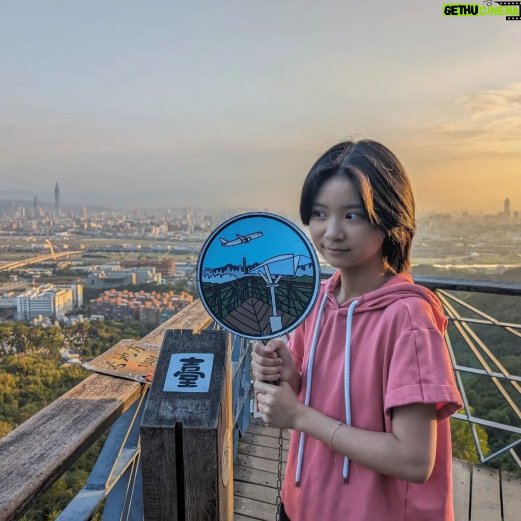 Rose Yu Instagram - 久違的去爬了山（丘？），上次已經是一年多前和同學一起去的了~ 感覺我真的要多運動了，才爬幾步就開始喘😆