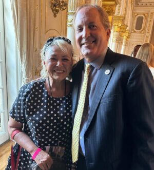 Roseanne Barr Instagram - What an honor it was to be with the rightful president in his home. For him to call me out again was truly a special memory I will never forget. 🇺🇸