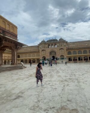 Roshni Sahota Instagram - Padharo maare des 🙏🏻

#trip #holiday #rajasthan #india #live #bless #streetstyle #jaipur #amerpalace #palace #rajputana #travel