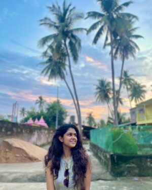Roshni Singh Instagram - Day 2 - temple day 🛕

.
#puri #allarnathtemple #templesofindia #templevisit