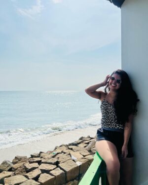 Roshni Singh Instagram - Amen to sunsets and beach vibes 🌊

.

.

.
#beachvibes #beachbabe #cherai