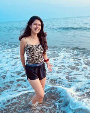 Roshni Singh Instagram - Amen to sunsets and beach vibes 🌊

.

.

.
#beachvibes #beachbabe #cherai