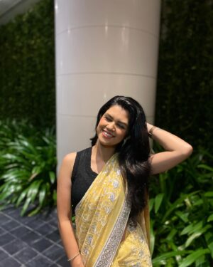 Roshni Singh Instagram - The once in a while sareeeee craze 💛

PC @joe_elize_joy 😘

.
#weddings #saree #fashion #sareelove #desi