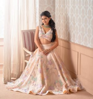 Roshni Singh Instagram - Embrace your elegance and let it shine ✨ 

Photography @subhashmaheswar 
MUA @soumyashyam_makeupartist 
Garment @briella.in 
Production @lotmore.in 
Special Thanks team @niramstudioskerala 

.

#lotmore #beautifuldress #bridedress #bridalmakeup #fashionmodel #faceoftheday #beauty
#editorialphotography #fashion less