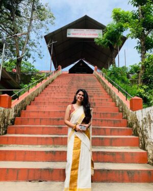 Roshni Singh Instagram - Happy Onam 🌼

#tb pics because no sadhya, paaysam or pookalams for me this year 🥲
.
#onam #onam2k23 #festivals