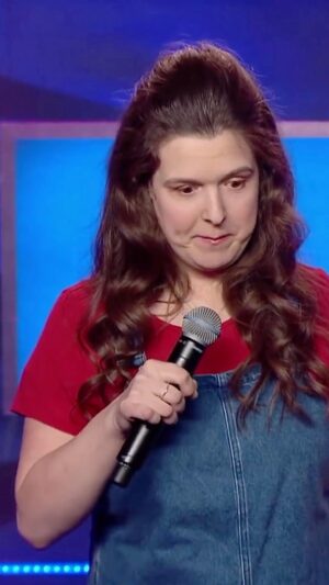 Rosie Jones Instagram - 👏👏👏👏 Rosie Jones has just bagged 4 stars from @evening.standard. Triple Threat is captioned TONIGHT and BSL interpreted on Thursday.

Tickets in our bio 🎫

@josierones #rosiejones #comedy #standup #standupcomedy #sohotheatre #bsl #britishsignlanguage