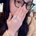 Rosina Lin Instagram - 近幾個月來，我除咗與印度最優秀的拋光鑽石供應商討論，同時，我也參觀了中國的幾家工廠，深入了解了他們的質量控制流程，確保我們在市場上的交付速度最快。 我深信，透過與印度最頂尖的供應商合作，以及對中國工廠的實地考察，我們將能夠確保產品質量的卓越，並實現在市場上的迅速反應。這不僅體現了我們對品質的堅持，也表明了我們對客戶的承諾，讓她們能夠以最優雅、最自信的方式展現自己。@flourishan.diamond