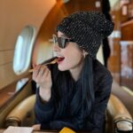 Rosina Lin Instagram - 忙完自己工作，再陪家人工作，順便當休個假，馬上再進入忘我創作狀態，我很期待…🦹 #黑色月光