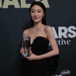Rosina Lin Instagram - I'm honored to receive this award. 💝Congratulations to all the winners！🥂🎉#femalefilmmakeroftheyear #StarsGala #starsasianinternationalfilmfestival #佐藤健 #takerusatoh @sangipaiya #AnupamTripathi @tonyjaaofficial #陳虎