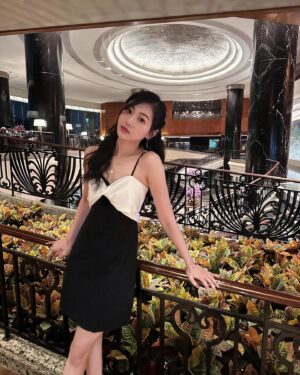 Rosita Kwok Instagram - rainyyy day🌧️🌧️🌧️
Wardrobe @myaleshia
Rings @apmmonaco @apmgirls