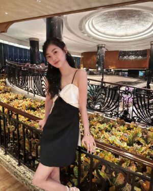 Rosita Kwok Instagram - rainyyy day🌧️🌧️🌧️
Wardrobe @myaleshia
Rings @apmmonaco @apmgirls