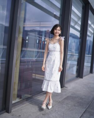 Rosita Kwok Instagram - Going where the wind blows 💨 

Wardrobe @myaleshia