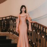 Rosita Kwok Instagram - Think good throughts and good will find you🤎 International Women's Day🩷 Hair @reallllll Makeup @renee_316 Rings & Earrings @apmmonaco @apmgirls_hk @apmgirls Gown @macheriebridalhk 📸 @raymond.a7c