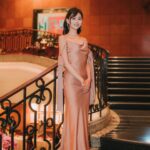 Rosita Kwok Instagram - Think good throughts and good will find you🤎 International Women's Day🩷 Hair @reallllll Makeup @renee_316 Rings & Earrings @apmmonaco @apmgirls_hk @apmgirls Gown @macheriebridalhk 📸 @raymond.a7c